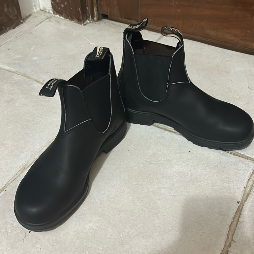 Like New Blundstones